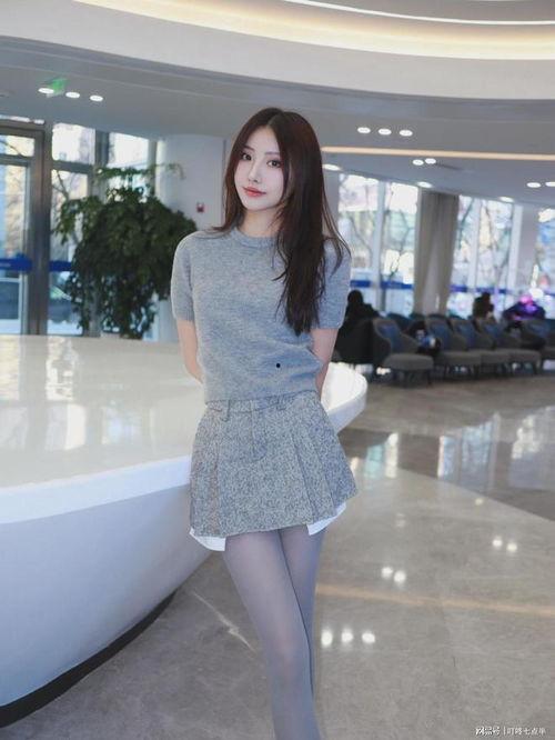 女人穿灰丝袜照片,探寻时尚与个性的完美融合