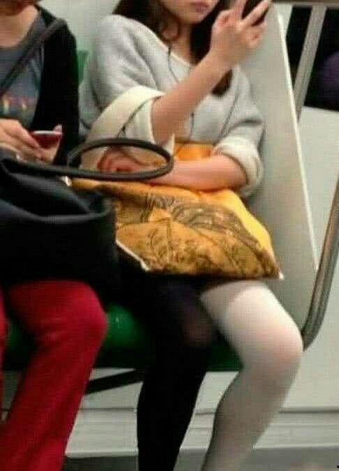 丝袜看了能射精图片