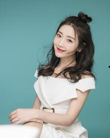 孟璐丝袜照片,性感诱惑，尽显优雅魅力